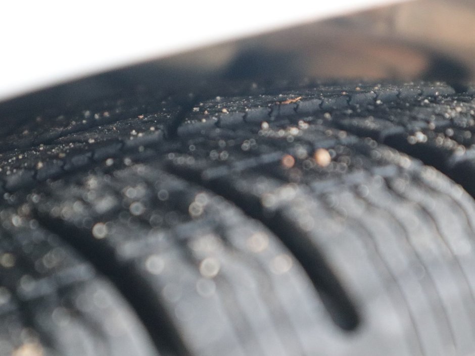 2016 Ford Focus RS IN WHITE EQUIPPED WITH A 350HP 2.3L TURBO I4 , AWD , 6SPD MANUAL , SPORT RIMS , HEATED RECARO BUCKET SEATS , SPORT EXHAUST ,-5