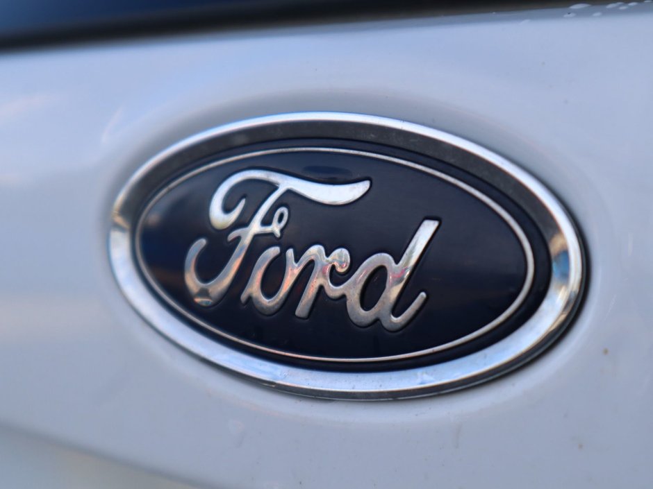 2016 Ford Focus RS IN WHITE EQUIPPED WITH A 350HP 2.3L TURBO I4 , AWD , 6SPD MANUAL , SPORT RIMS , HEATED RECARO BUCKET SEATS , SPORT EXHAUST ,-12