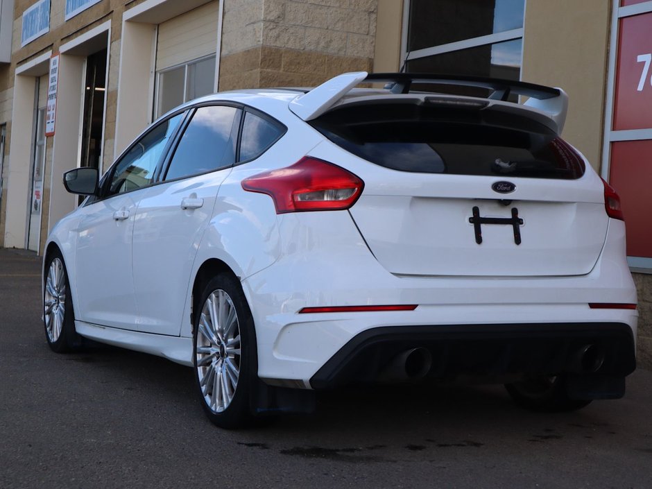 2016 Ford Focus RS IN WHITE EQUIPPED WITH A 350HP 2.3L TURBO I4 , AWD , 6SPD MANUAL , SPORT RIMS , HEATED RECARO BUCKET SEATS , SPORT EXHAUST ,-7