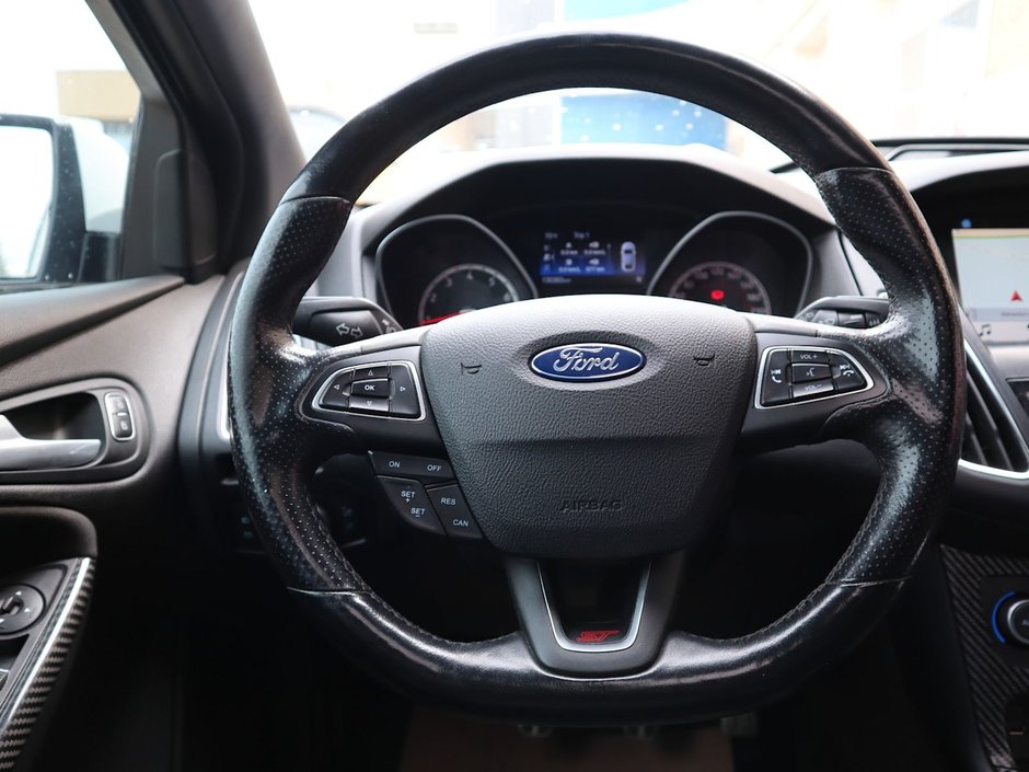 2018 Ford Focus ST IN OXFORD WHITE EQUIPPED WITH A 2.0L ECOBOOST I4 , FWD , 6SPD MANUAL , SUNROOF , AMBIENT LIGHTING , SONY PREMIUM AUDIO , HEAT-25