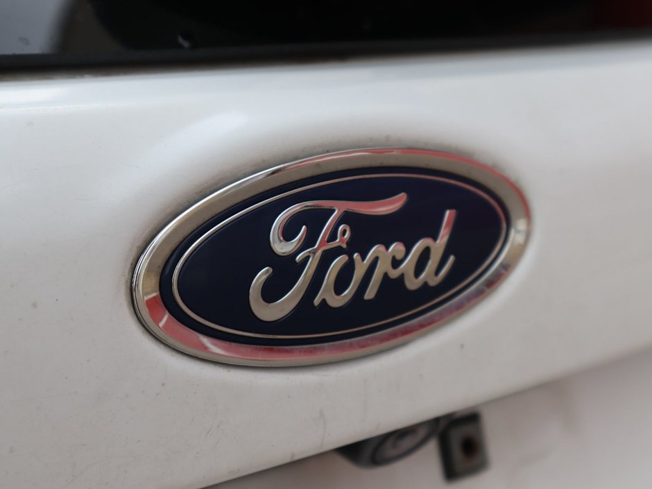 2018 Ford Focus ST IN OXFORD WHITE EQUIPPED WITH A 2.0L ECOBOOST I4 , FWD , 6SPD MANUAL , SUNROOF , AMBIENT LIGHTING , SONY PREMIUM AUDIO , HEAT-11