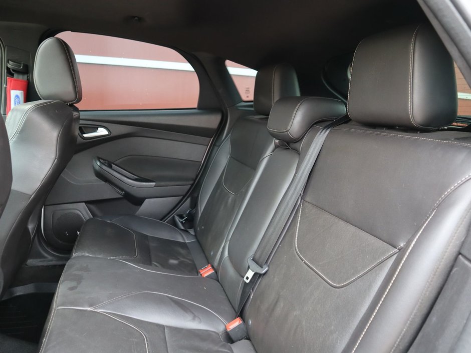 2018 Ford Focus ST IN OXFORD WHITE EQUIPPED WITH A 2.0L ECOBOOST I4 , FWD , 6SPD MANUAL , SUNROOF , AMBIENT LIGHTING , SONY PREMIUM AUDIO , HEAT-18