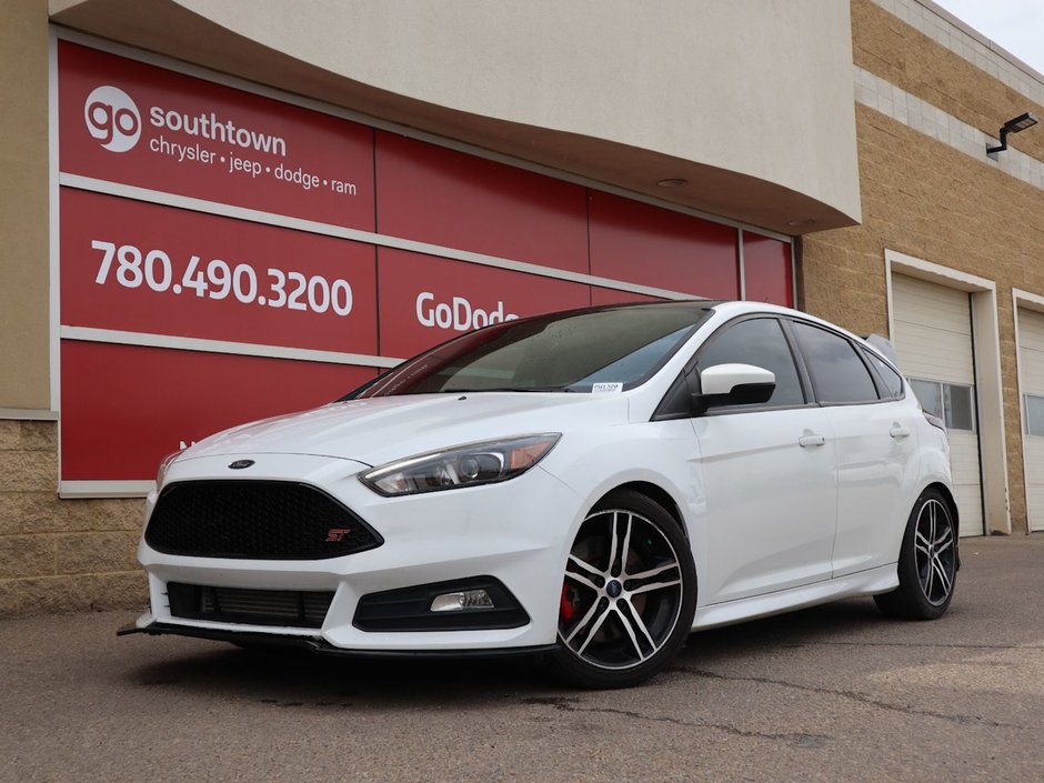 2018 Ford Focus ST IN OXFORD WHITE EQUIPPED WITH A 2.0L ECOBOOST I4 , FWD , 6SPD MANUAL , SUNROOF , AMBIENT LIGHTING , SONY PREMIUM AUDIO , HEAT-0