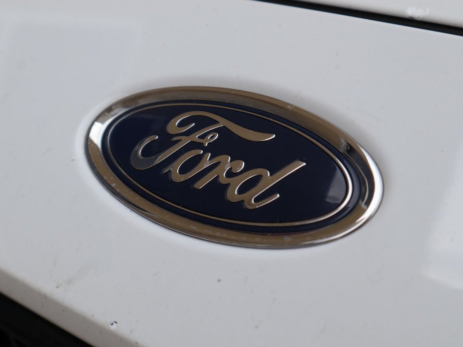 2018 Ford Focus ST IN OXFORD WHITE EQUIPPED WITH A 2.0L ECOBOOST I4 , FWD , 6SPD MANUAL , SUNROOF , AMBIENT LIGHTING , SONY PREMIUM AUDIO , HEAT-2