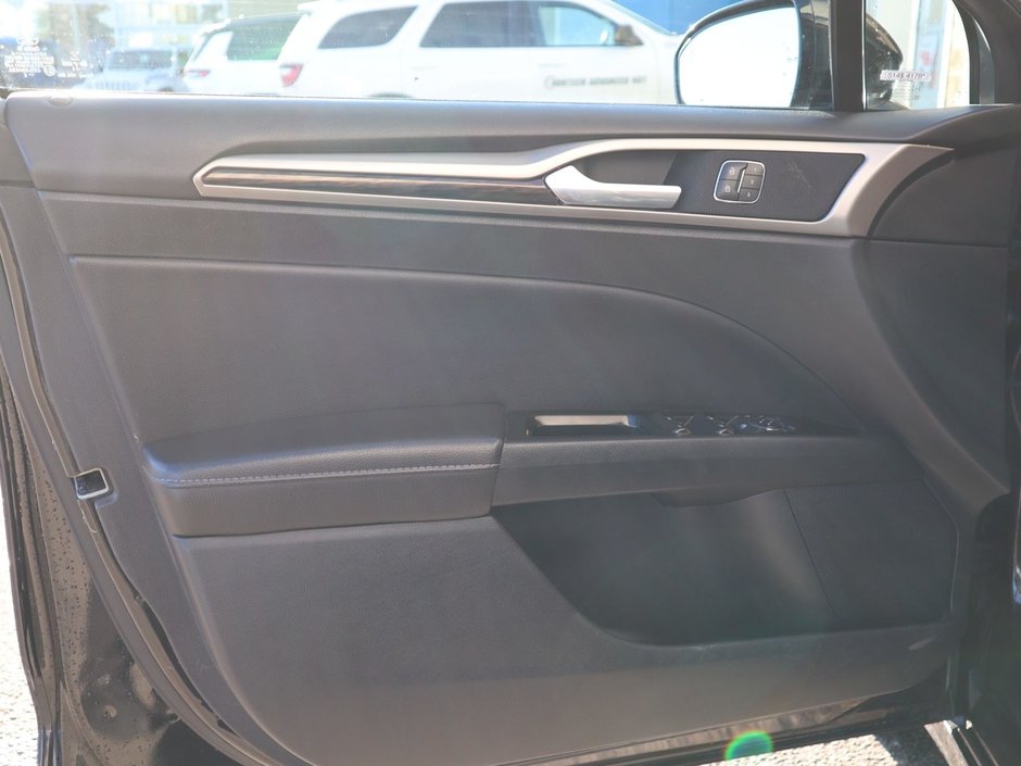 2014 Ford Fusion SE IN BLACK EQUIPPED WITH A 2.0L ECOBOOST I4 , AWD , 6SPD AUTO , LEATHER HEATED SEATS , BLUETOOTH , SW CONTROLS , SUNROOF , 18IN-15