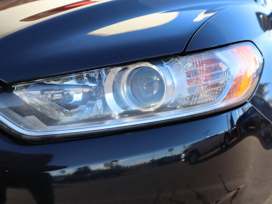 2014 Ford Fusion SE IN BLACK EQUIPPED WITH A 2.0L ECOBOOST I4 , AWD , 6SPD AUTO , LEATHER HEATED SEATS , BLUETOOTH , SW CONTROLS , SUNROOF , 18IN-3