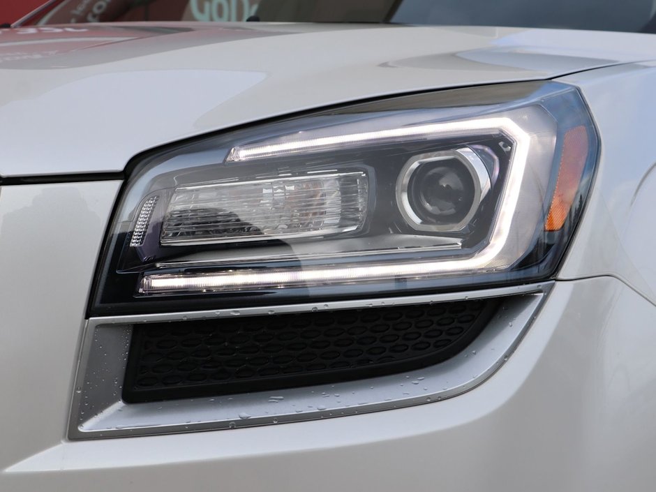 2016 GMC Acadia DENALI IN WHITE EQUIPPED WITH A 3.6L V6 , AWD , 6SPD AUTO , PREMIUM BOSE AUDIO , DUAL EXHAUST , SUNROOF , DUAL HEADREST DVD ENTE-3