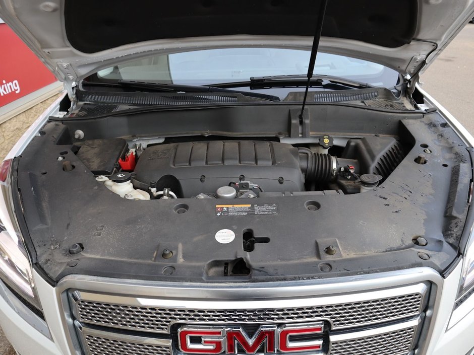 2016 GMC Acadia DENALI IN WHITE EQUIPPED WITH A 3.6L V6 , AWD , 6SPD AUTO , PREMIUM BOSE AUDIO , DUAL EXHAUST , SUNROOF , DUAL HEADREST DVD ENTE-32