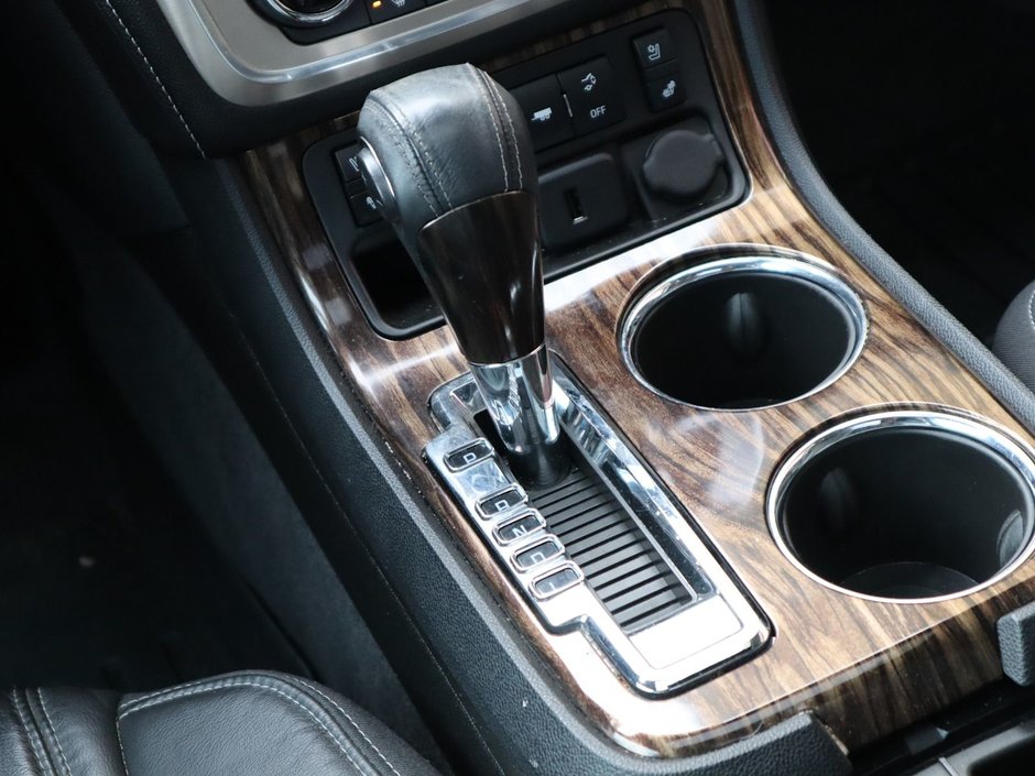 2016 GMC Acadia DENALI IN WHITE EQUIPPED WITH A 3.6L V6 , AWD , 6SPD AUTO , PREMIUM BOSE AUDIO , DUAL EXHAUST , SUNROOF , DUAL HEADREST DVD ENTE-29