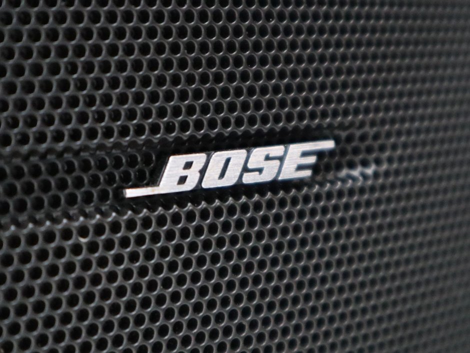 2016 GMC Acadia DENALI IN WHITE EQUIPPED WITH A 3.6L V6 , AWD , 6SPD AUTO , PREMIUM BOSE AUDIO , DUAL EXHAUST , SUNROOF , DUAL HEADREST DVD ENTE-18