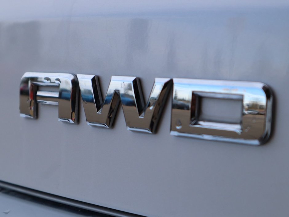 2016 GMC Acadia DENALI IN WHITE EQUIPPED WITH A 3.6L V6 , AWD , 6SPD AUTO , PREMIUM BOSE AUDIO , DUAL EXHAUST , SUNROOF , DUAL HEADREST DVD ENTE-14