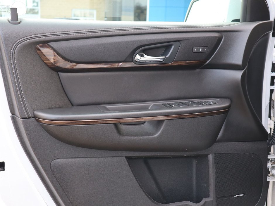 2016 GMC Acadia DENALI IN WHITE EQUIPPED WITH A 3.6L V6 , AWD , 6SPD AUTO , PREMIUM BOSE AUDIO , DUAL EXHAUST , SUNROOF , DUAL HEADREST DVD ENTE-16