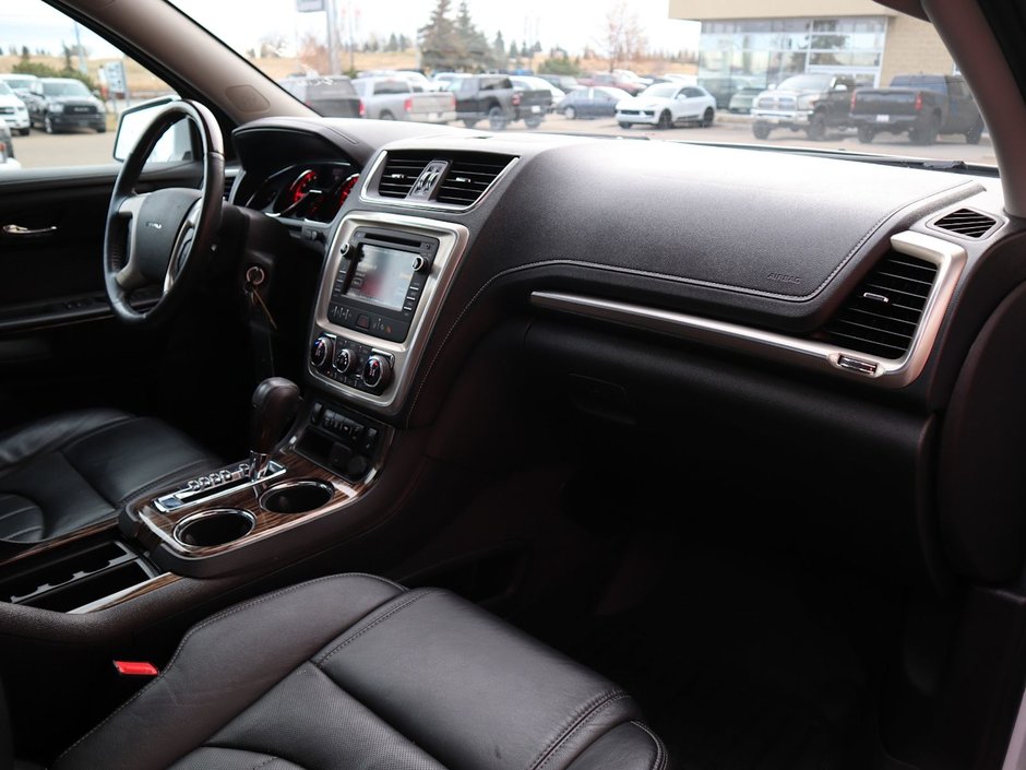 2016 GMC Acadia DENALI IN WHITE EQUIPPED WITH A 3.6L V6 , AWD , 6SPD AUTO , PREMIUM BOSE AUDIO , DUAL EXHAUST , SUNROOF , DUAL HEADREST DVD ENTE-24