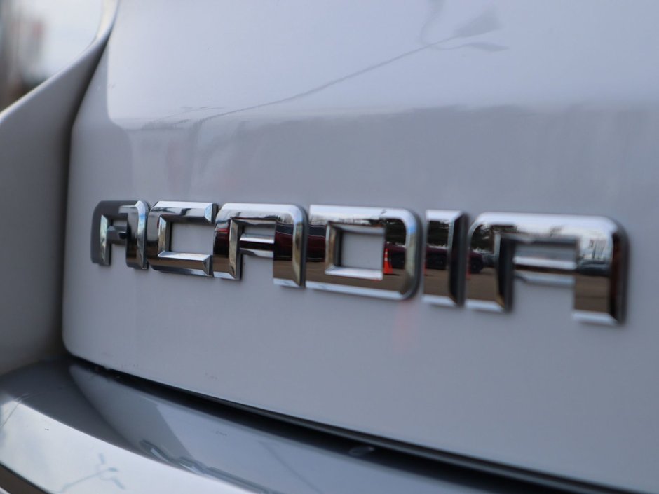 2016 GMC Acadia DENALI IN WHITE EQUIPPED WITH A 3.6L V6 , AWD , 6SPD AUTO , PREMIUM BOSE AUDIO , DUAL EXHAUST , SUNROOF , DUAL HEADREST DVD ENTE-13