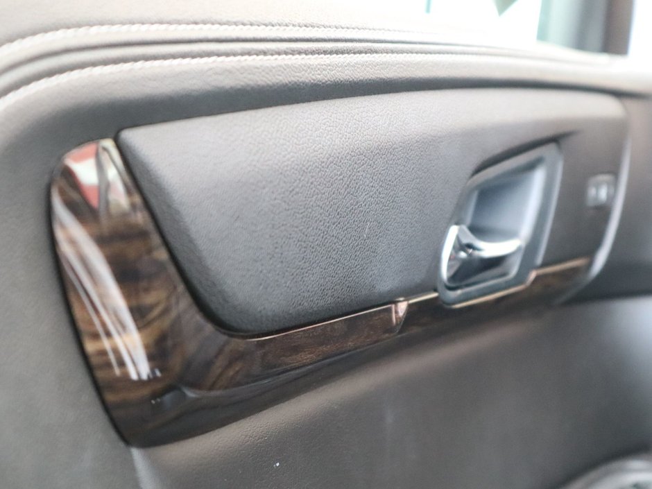 2016 GMC Acadia DENALI IN WHITE EQUIPPED WITH A 3.6L V6 , AWD , 6SPD AUTO , PREMIUM BOSE AUDIO , DUAL EXHAUST , SUNROOF , DUAL HEADREST DVD ENTE-17