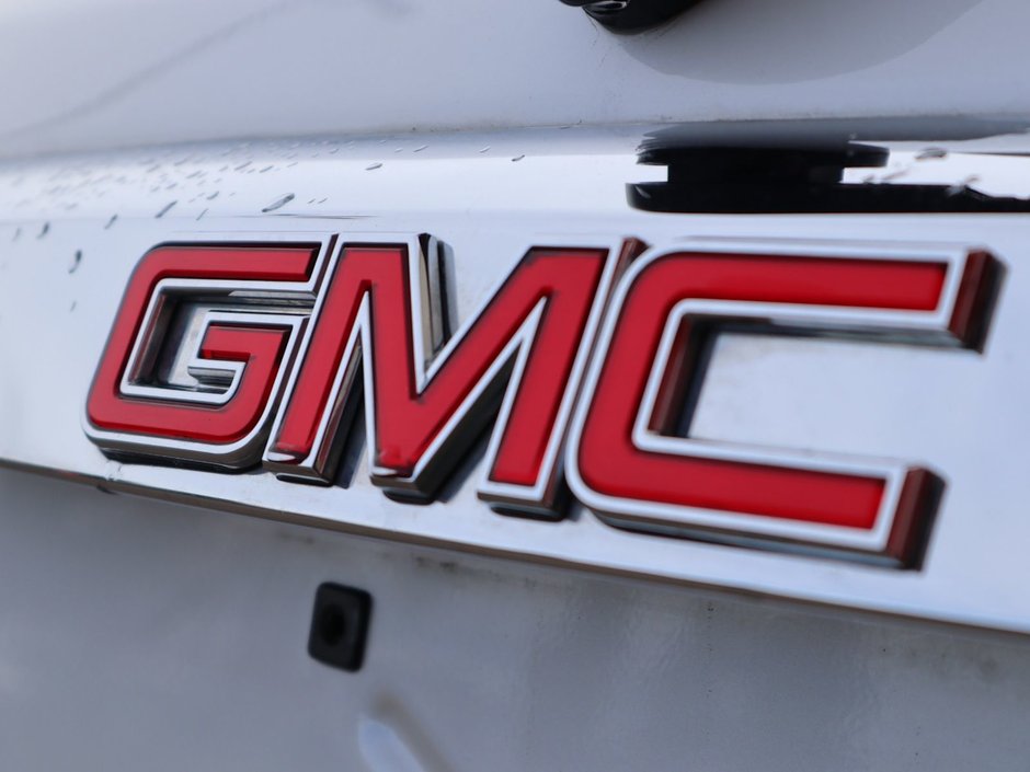 2016 GMC Acadia DENALI IN WHITE EQUIPPED WITH A 3.6L V6 , AWD , 6SPD AUTO , PREMIUM BOSE AUDIO , DUAL EXHAUST , SUNROOF , DUAL HEADREST DVD ENTE-12