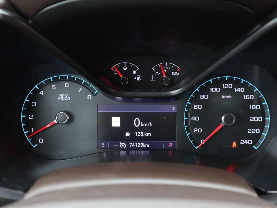 2022 GMC Canyon DENALI IN WHITE EQUIPPED WITH A 3.6L V6 , 4X4 , AUTO TRANSMISSION , LEATHER HEATED SEATS , BACKUP CAM , PREMIUM AUDIO , WOOD TRI-26