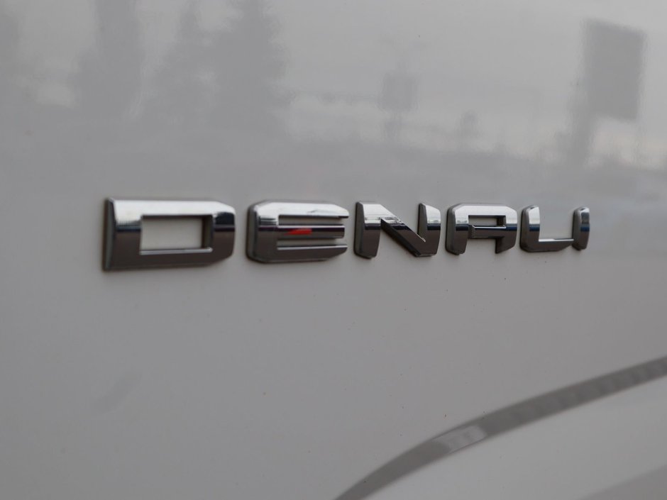 2022 GMC Canyon DENALI IN WHITE EQUIPPED WITH A 3.6L V6 , 4X4 , AUTO TRANSMISSION , LEATHER HEATED SEATS , BACKUP CAM , PREMIUM AUDIO , WOOD TRI-12