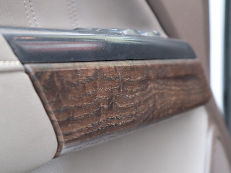 2022 GMC Canyon DENALI IN WHITE EQUIPPED WITH A 3.6L V6 , 4X4 , AUTO TRANSMISSION , LEATHER HEATED SEATS , BACKUP CAM , PREMIUM AUDIO , WOOD TRI-17