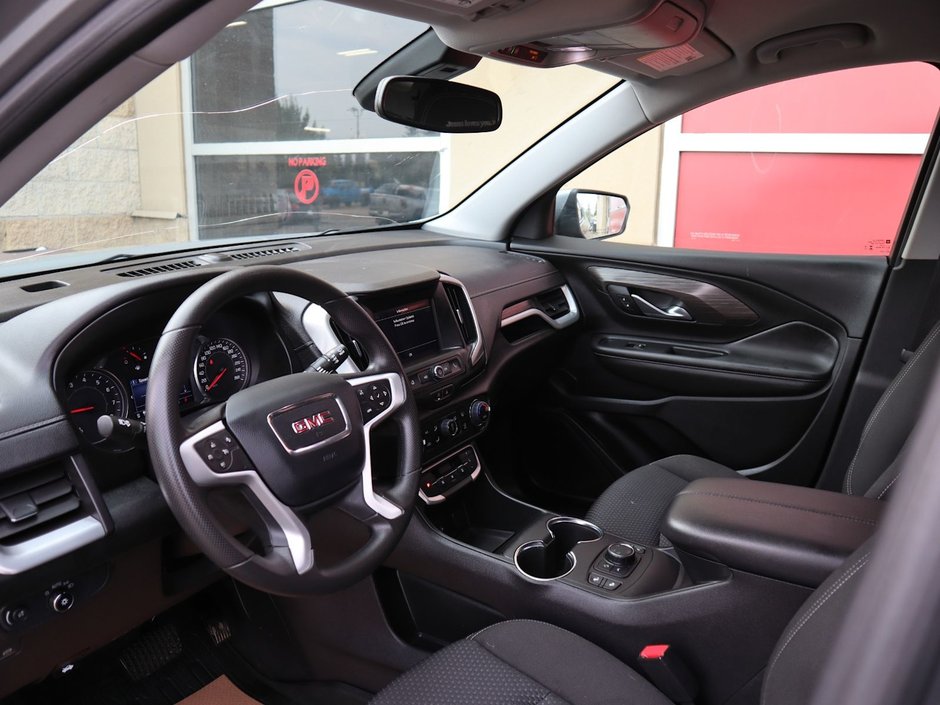 2023 GMC Terrain SLE IN GREY EQUIPPED WITH A 1.5L TURBO I4 , AWD , 9SPD AUTO , PWR LIFTGATE , ALLOY RIMS , PWR DRIVER SEAT , PWR LOCKS/WINDOWS ,-17