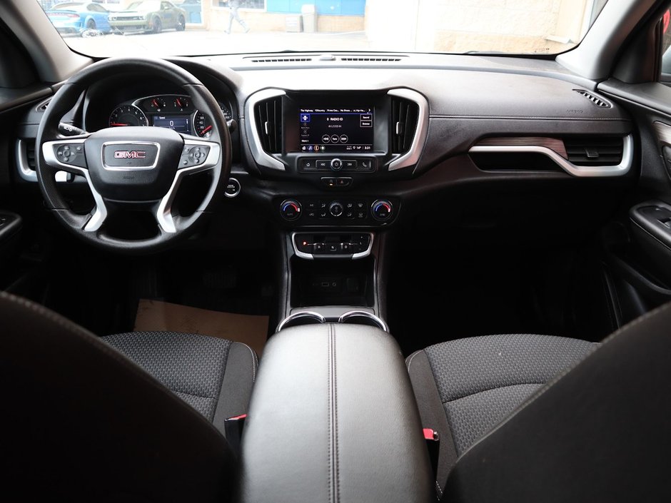 2023 GMC Terrain SLE IN GREY EQUIPPED WITH A 1.5L TURBO I4 , AWD , 9SPD AUTO , PWR LIFTGATE , ALLOY RIMS , PWR DRIVER SEAT , PWR LOCKS/WINDOWS ,-23