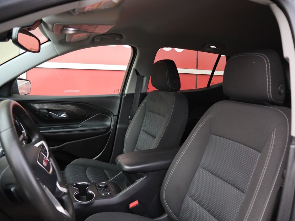 2023 GMC Terrain SLE IN GREY EQUIPPED WITH A 1.5L TURBO I4 , AWD , 9SPD AUTO , PWR LIFTGATE , ALLOY RIMS , PWR DRIVER SEAT , PWR LOCKS/WINDOWS ,-19