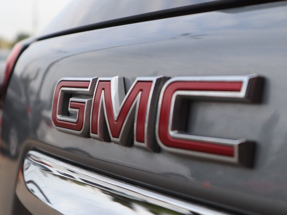 2023 GMC Terrain SLE IN GREY EQUIPPED WITH A 1.5L TURBO I4 , AWD , 9SPD AUTO , PWR LIFTGATE , ALLOY RIMS , PWR DRIVER SEAT , PWR LOCKS/WINDOWS ,-13