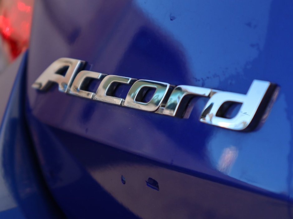 2015 Honda Accord Coupe EX-L IN BLUE EQUIPPED WITH A 2.4L I4 , FWD , CVT AUTO , LEATHER HEATED SEATS , PREMIUM AUDIO , DUAL ZONE AC , CRUISE , SW CONTRO-12