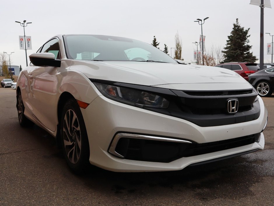 2019 Honda Civic Coupe LX IN WHITE EQUIPPED WITH A 2.0L I4 , FWD , MANUAL TRANSMISSION , CLOTH SEATS , AC , CRUISE , BACKUP CAM , APPLE CARPLAY/ANDROID-10
