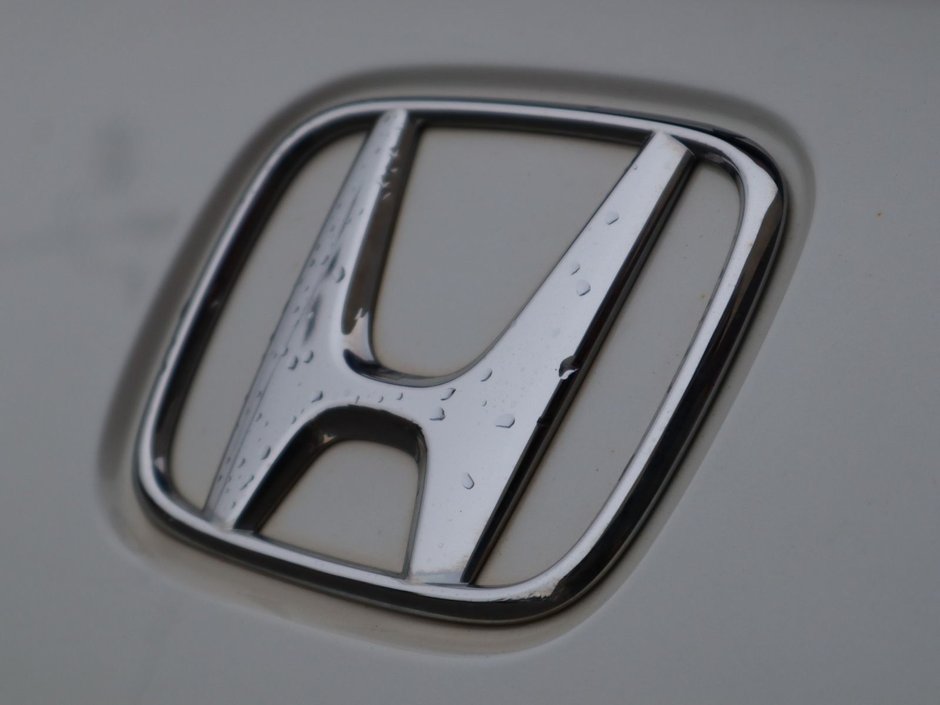 2019 Honda Civic Coupe LX IN WHITE EQUIPPED WITH A 2.0L I4 , FWD , MANUAL TRANSMISSION , CLOTH SEATS , AC , CRUISE , BACKUP CAM , APPLE CARPLAY/ANDROID-11