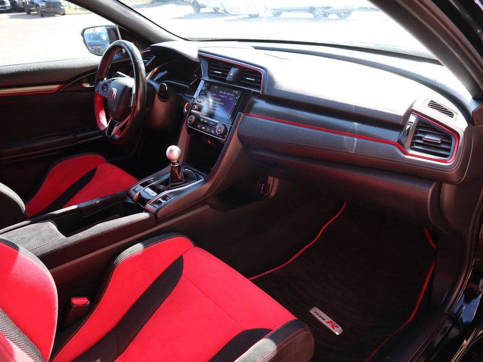 2019 Honda Civic Type R TYPE R IN BLACK EQUIPPED WITH A 300+HP 2.0L TURBO , FWD , 6SPD MANUAL , RECARO BUCKET SEATS , PREMIUM AUDIO , BACKUP CAM , AC ,-20