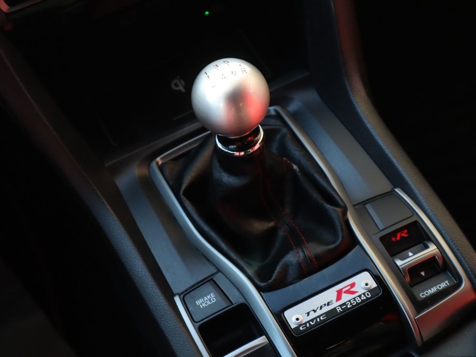 2019 Honda Civic Type R TYPE R IN BLACK EQUIPPED WITH A 300+HP 2.0L TURBO , FWD , 6SPD MANUAL , RECARO BUCKET SEATS , PREMIUM AUDIO , BACKUP CAM , AC ,-24