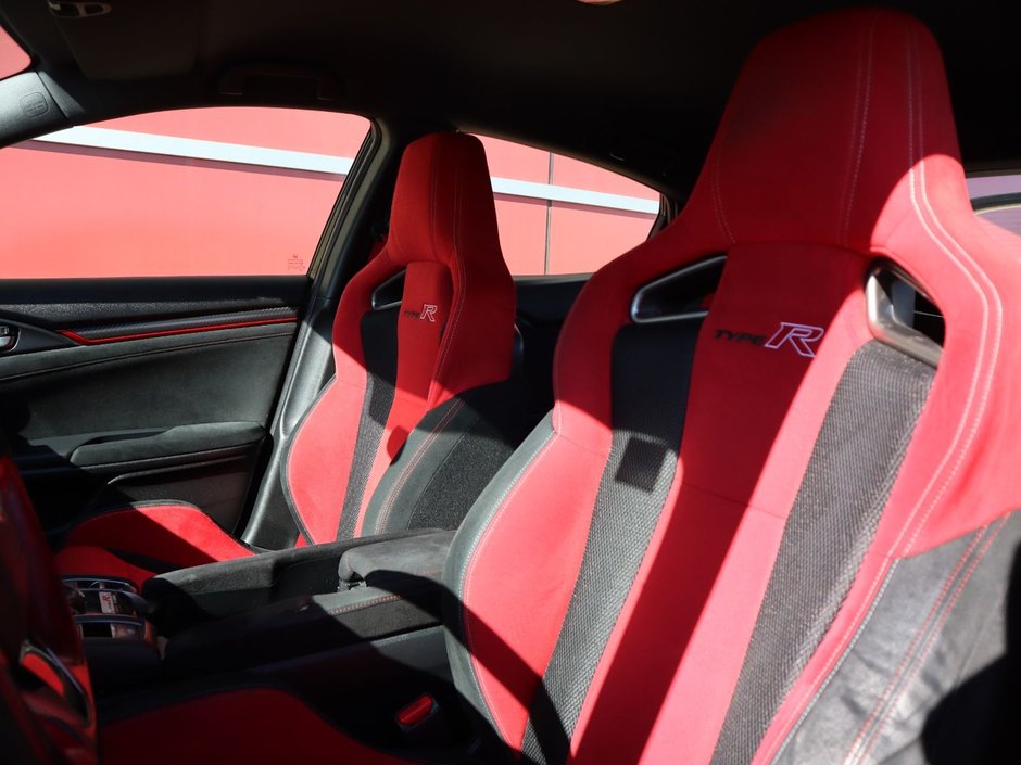 2019 Honda Civic Type R TYPE R IN BLACK EQUIPPED WITH A 300+HP 2.0L TURBO , FWD , 6SPD MANUAL , RECARO BUCKET SEATS , PREMIUM AUDIO , BACKUP CAM , AC ,-17