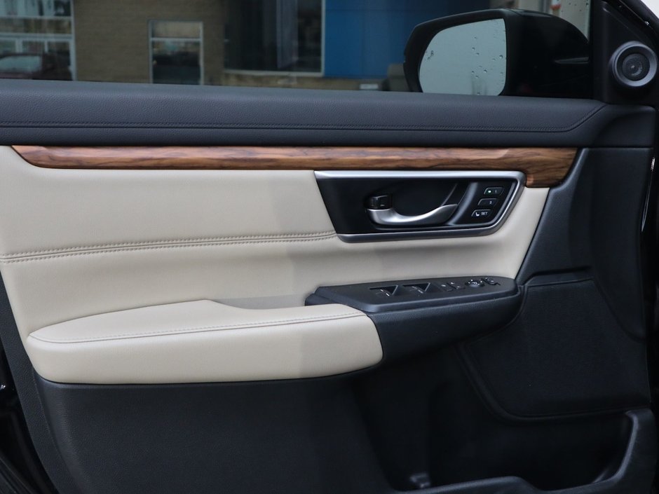 2018 Honda CR-V TOURING IN BLACK EQUIPPED WITH A 1.5L TURBO I4 , AWD , CVW AUTO , LEATHER HEATED SEATS , PREMIUM AUDIO , BACKUP CAM , DUAL ZONE-16