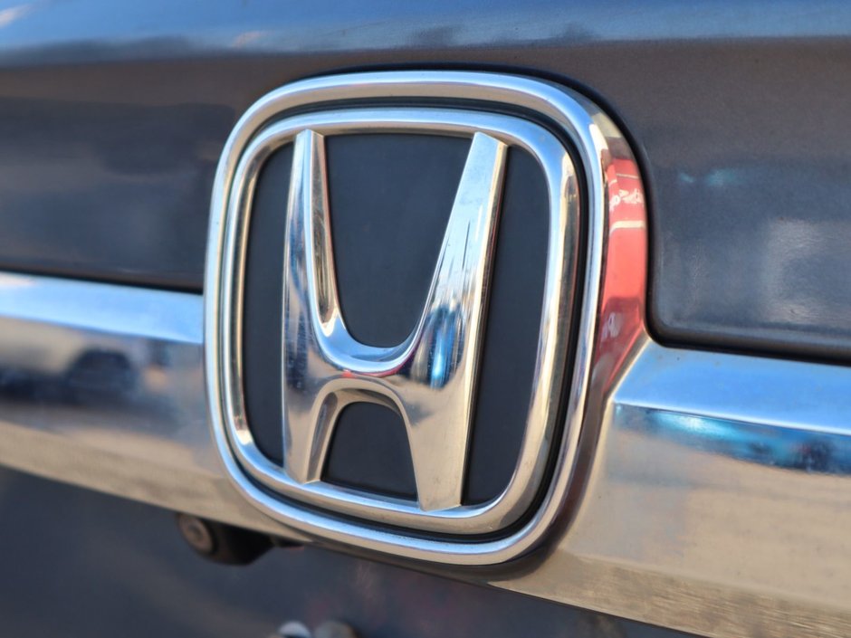 2018 Honda Odyssey LX IN GREY EQUIPPED WITH A 3.5L V6 , FWD , 9SPD AUTO , CLOTH HEATED SEATS , AC , CRUISE , PWR WINDOWS/LOCKS , HONDA RELIABILITY-11