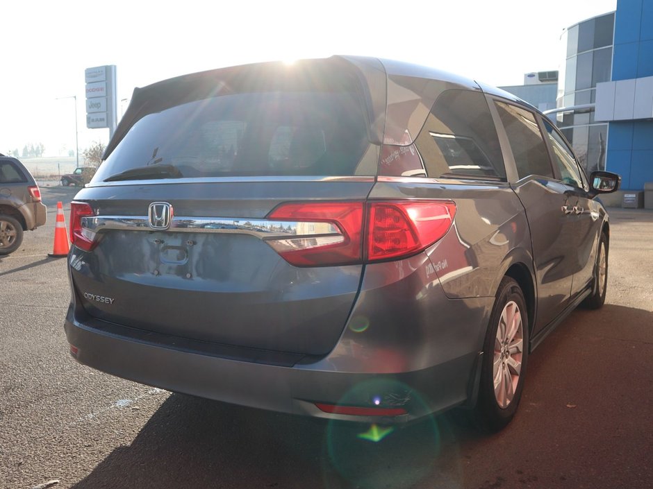 2018 Honda Odyssey LX IN GREY EQUIPPED WITH A 3.5L V6 , FWD , 9SPD AUTO , CLOTH HEATED SEATS , AC , CRUISE , PWR WINDOWS/LOCKS , HONDA RELIABILITY-9