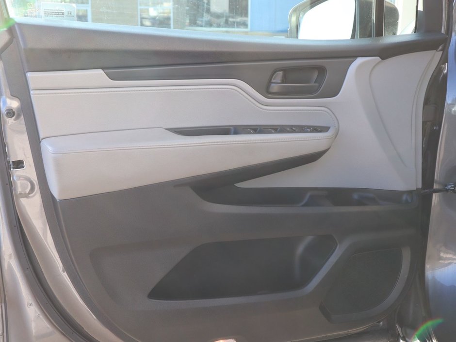 2018 Honda Odyssey LX IN GREY EQUIPPED WITH A 3.5L V6 , FWD , 9SPD AUTO , CLOTH HEATED SEATS , AC , CRUISE , PWR WINDOWS/LOCKS , HONDA RELIABILITY-14