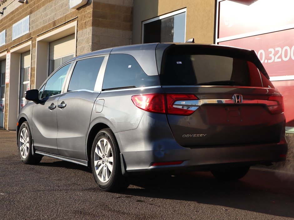2018 Honda Odyssey LX IN GREY EQUIPPED WITH A 3.5L V6 , FWD , 9SPD AUTO , CLOTH HEATED SEATS , AC , CRUISE , PWR WINDOWS/LOCKS , HONDA RELIABILITY-7