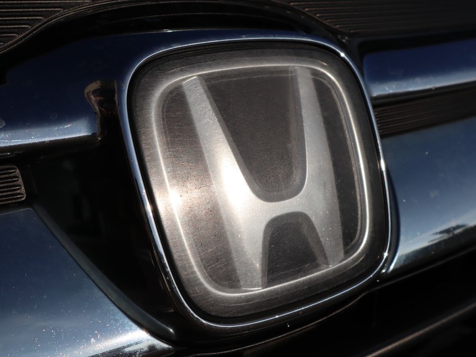 2018 Honda Odyssey LX IN GREY EQUIPPED WITH A 3.5L V6 , FWD , 9SPD AUTO , CLOTH HEATED SEATS , AC , CRUISE , PWR WINDOWS/LOCKS , HONDA RELIABILITY-2