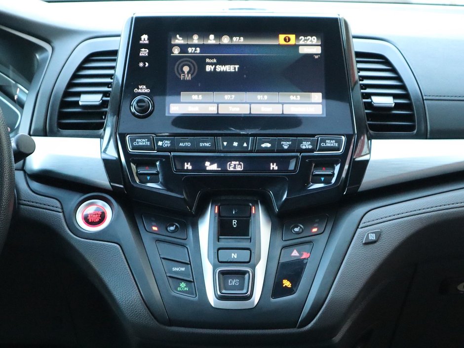 2019 Honda Odyssey EX IN WHITE EQUIPPEDW WITH A 280 HP 3.5L V6 , FWD , 9SPD AUTO , CLOTH HEATED SEATS , BACAKUP CAM , DUAL ZONE AC , CRUISE , 18INC-21