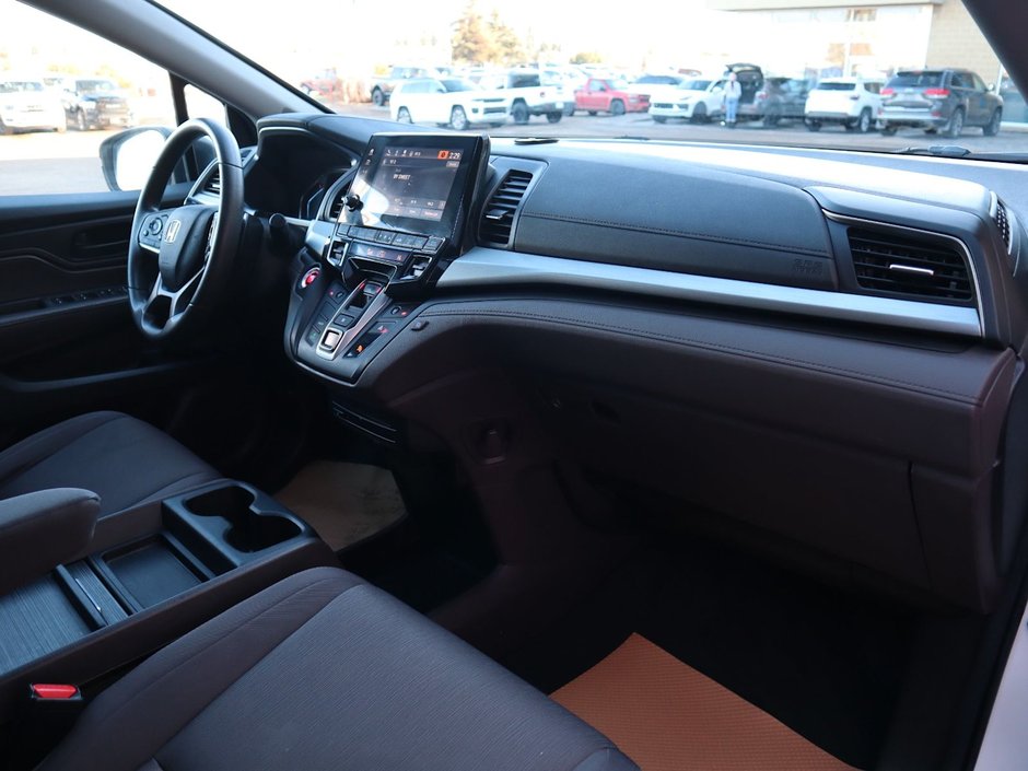 2019 Honda Odyssey EX IN WHITE EQUIPPEDW WITH A 280 HP 3.5L V6 , FWD , 9SPD AUTO , CLOTH HEATED SEATS , BACAKUP CAM , DUAL ZONE AC , CRUISE , 18INC-18
