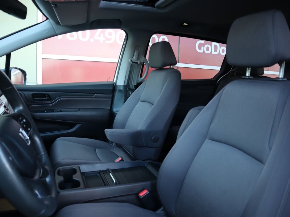 2019 Honda Odyssey EX IN WHITE EQUIPPEDW WITH A 280 HP 3.5L V6 , FWD , 9SPD AUTO , CLOTH HEATED SEATS , BACAKUP CAM , DUAL ZONE AC , CRUISE , 18INC-14