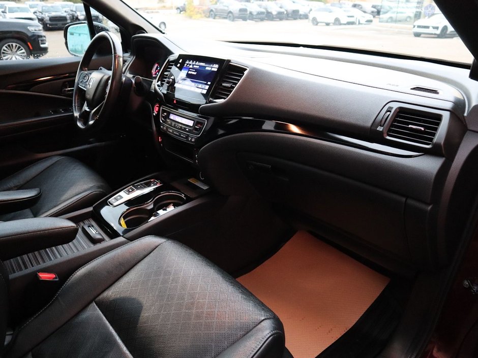 2020 Honda Passport TOURING IN RED EQUIPPED WITH A 3.5L V6 , AWD , 9SPD AUTO , LEATHER HEATED/VENTED BUCKET SEATS , DUAL EXHAUST , NAV , PREMIUM AUD-20