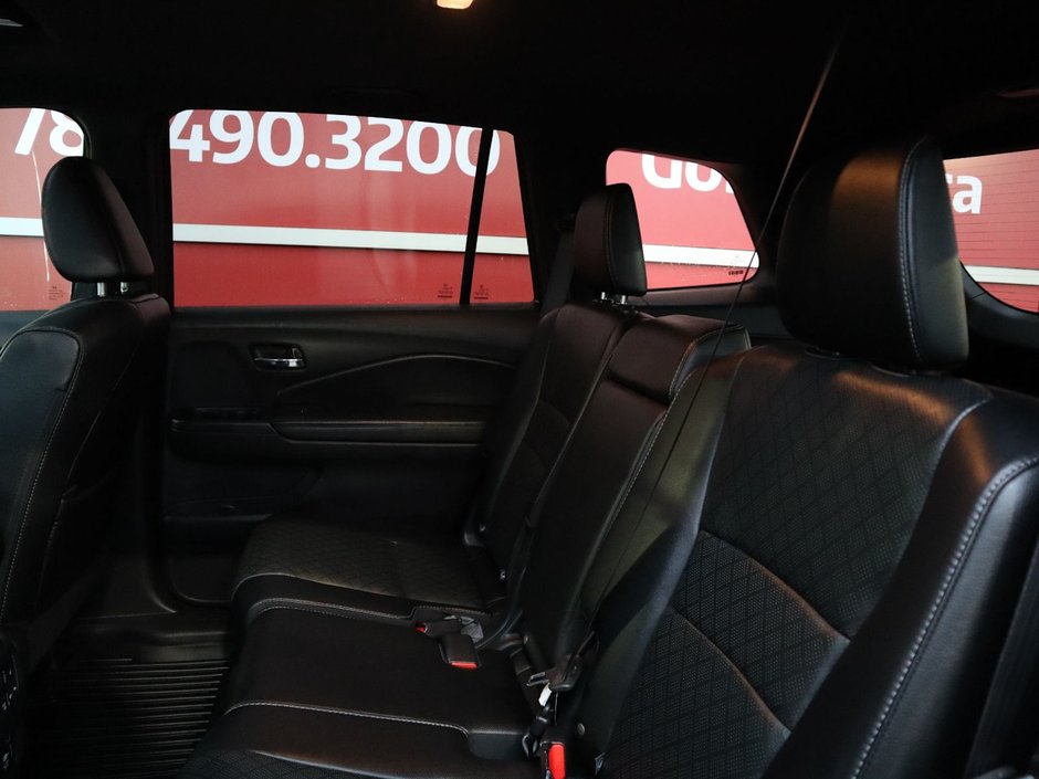 2020 Honda Passport TOURING IN RED EQUIPPED WITH A 3.5L V6 , AWD , 9SPD AUTO , LEATHER HEATED/VENTED BUCKET SEATS , DUAL EXHAUST , NAV , PREMIUM AUD-19