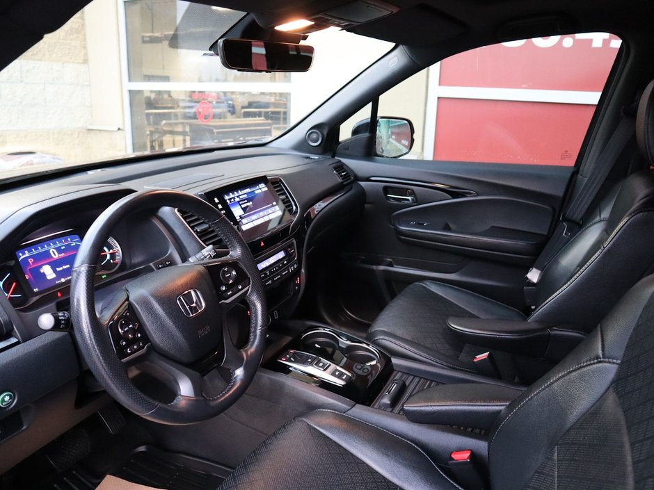 2020 Honda Passport TOURING IN RED EQUIPPED WITH A 3.5L V6 , AWD , 9SPD AUTO , LEATHER HEATED/VENTED BUCKET SEATS , DUAL EXHAUST , NAV , PREMIUM AUD-15