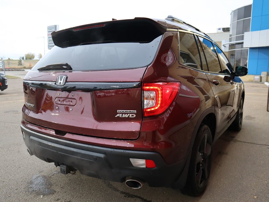 2020 Honda Passport TOURING IN RED EQUIPPED WITH A 3.5L V6 , AWD , 9SPD AUTO , LEATHER HEATED/VENTED BUCKET SEATS , DUAL EXHAUST , NAV , PREMIUM AUD-10