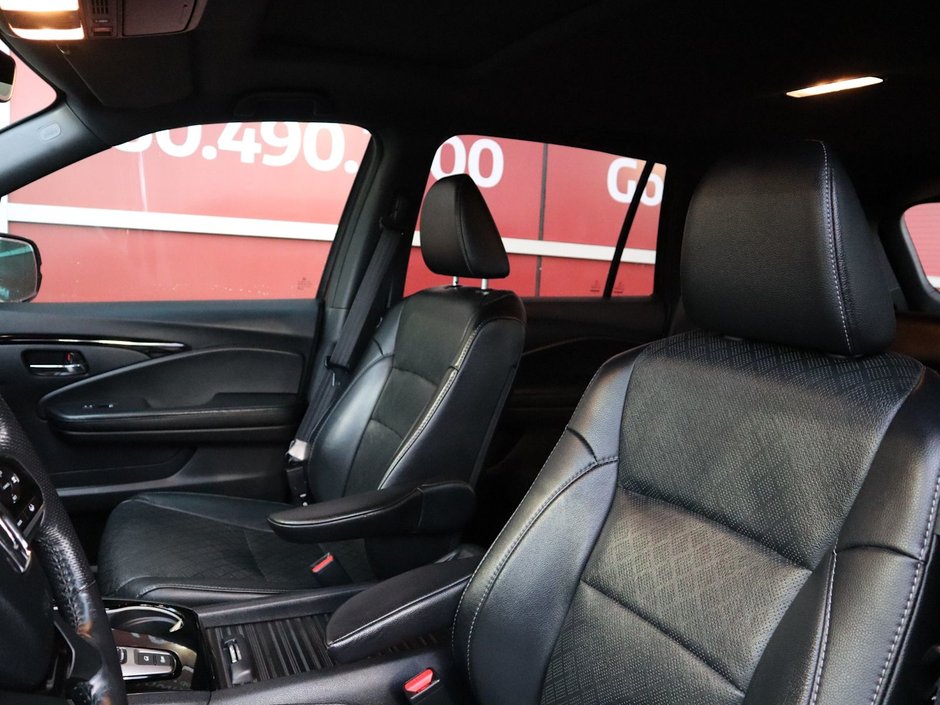 2020 Honda Passport TOURING IN RED EQUIPPED WITH A 3.5L V6 , AWD , 9SPD AUTO , LEATHER HEATED/VENTED BUCKET SEATS , DUAL EXHAUST , NAV , PREMIUM AUD-17