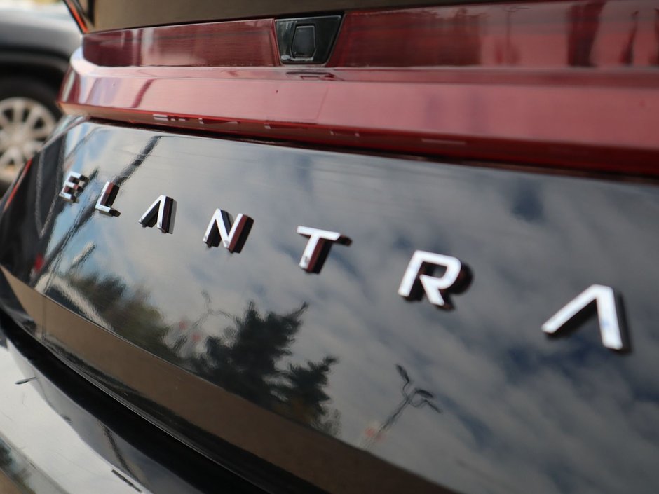 2023 Hyundai Elantra PREFERRED IN BLACK EQUIPPED WITH A 2.0L I4 , FWD , CVT AUTO , CLOTH HEATED SEATS , AC , CRUISE , BACKUP CAM , APPLE CARPLAY/ANDR-12