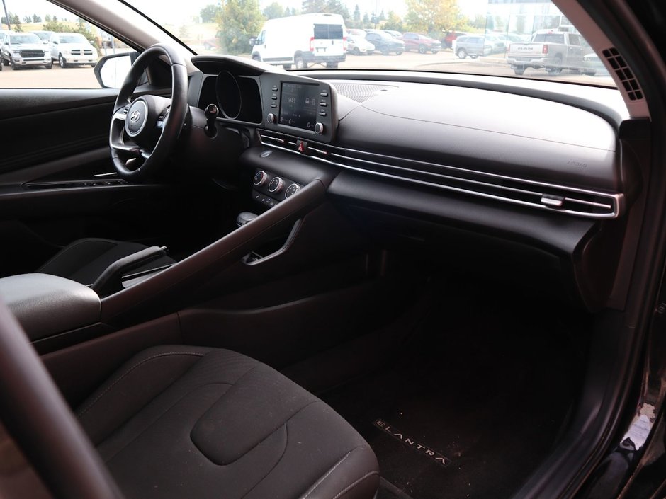 2023 Hyundai Elantra PREFERRED IN BLACK EQUIPPED WITH A 2.0L I4 , FWD , CVT AUTO , CLOTH HEATED SEATS , AC , CRUISE , BACKUP CAM , APPLE CARPLAY/ANDR-18