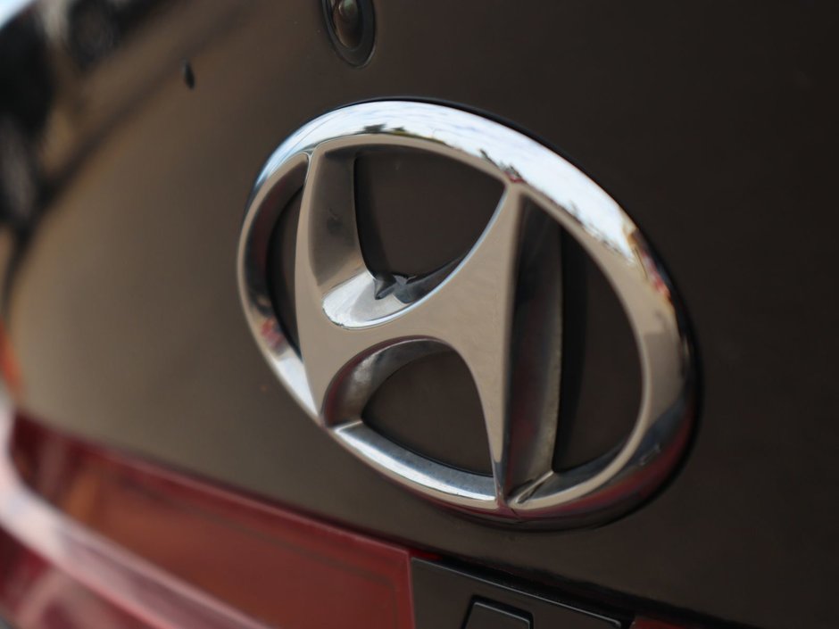 2023 Hyundai Elantra PREFERRED IN BLACK EQUIPPED WITH A 2.0L I4 , FWD , CVT AUTO , CLOTH HEATED SEATS , AC , CRUISE , BACKUP CAM , APPLE CARPLAY/ANDR-11